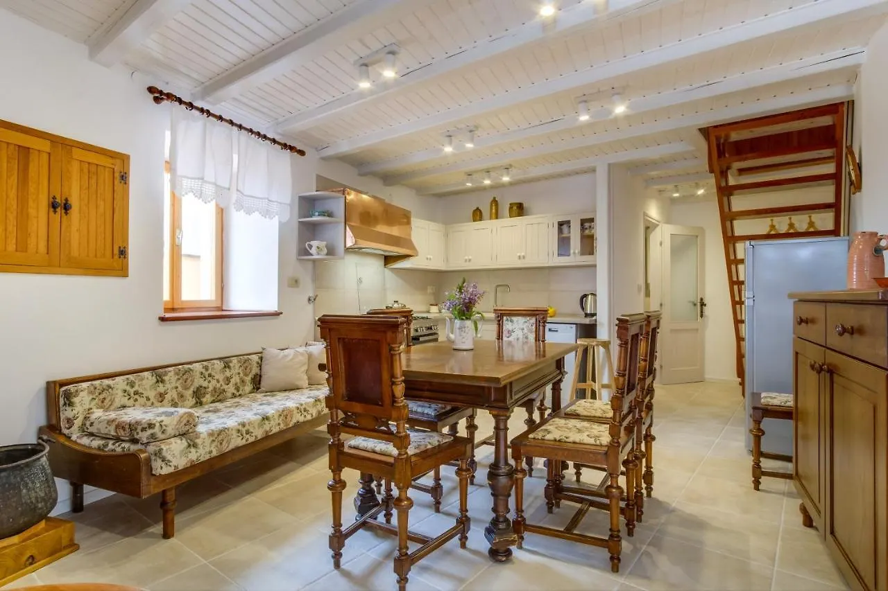 House Mihaela Villa Miholascica